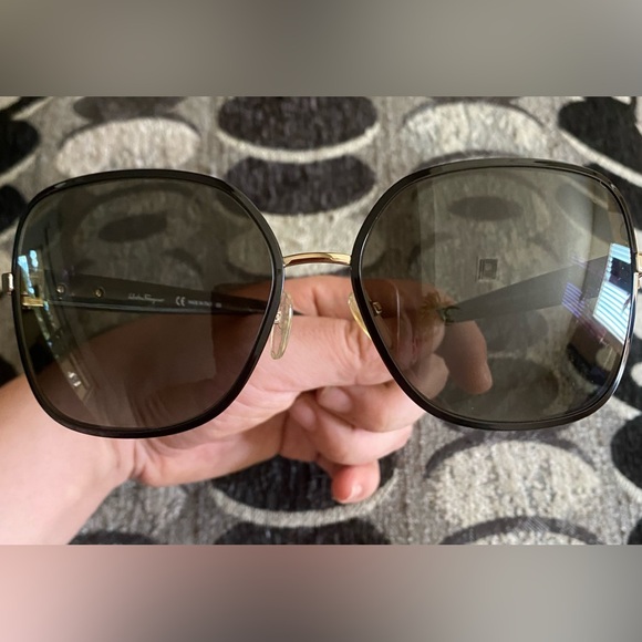 Salvatore Ferragamo sunglasses - Picture 2 of 4